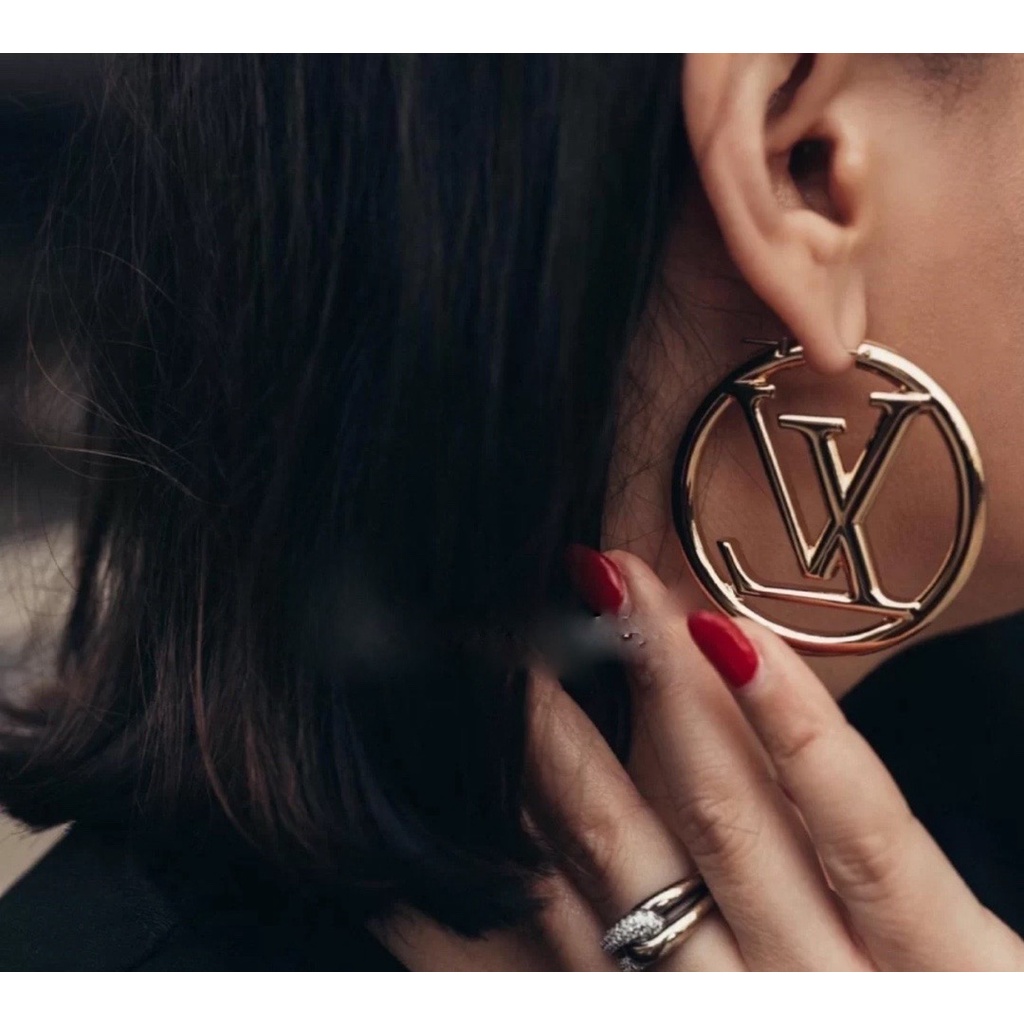 Aretes Louis Vuitton Con La Misma Versión Del Material Noble Moda Elegante  Exquisito Hermoso