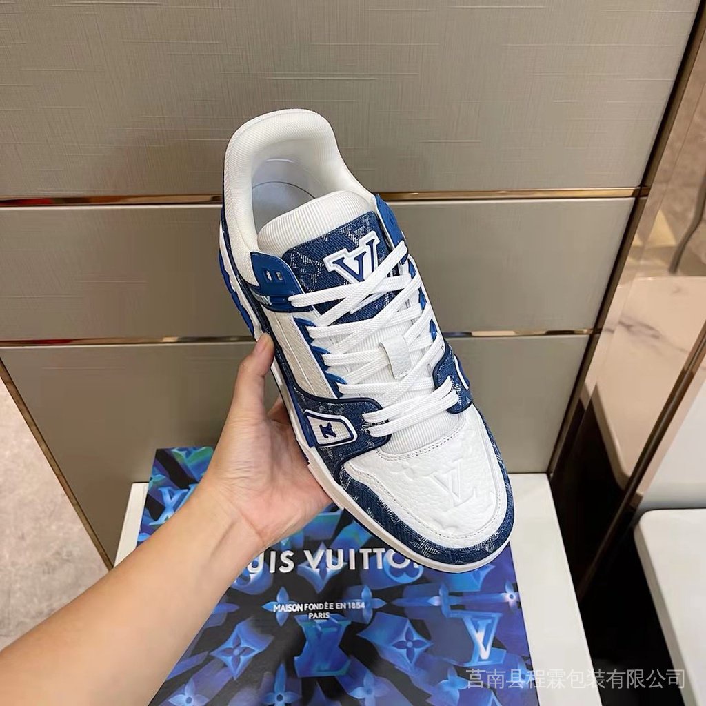Las zapatillas de Louis Vuitton denim son todo lo que querrías para llevar  con tus vaqueros