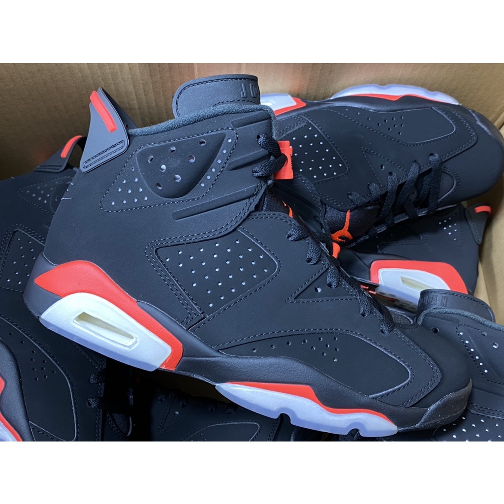 Jordan retro 6 negro con online rojo