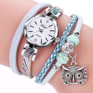 Reloj y pulsera online en la misma mano