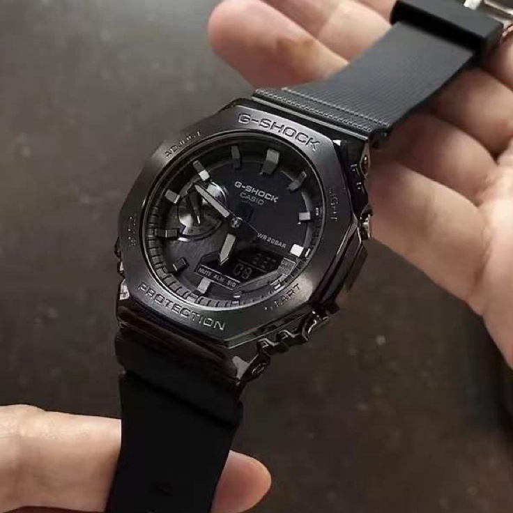 Casio G-SHOCK The Moon : GM-2100 Con Textura 3D Oro IP Bisel De