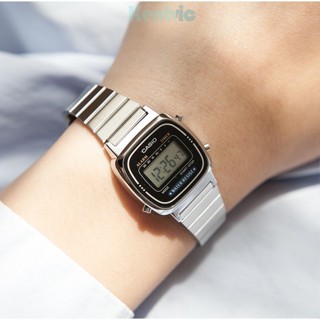 Casio LA670WA-7 reloj digital retro plateado para mujer