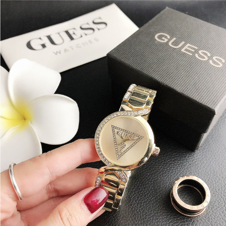Montre Femme Guess à Cœurs Diamantés - Bracelet Métal Argenté - Occasion